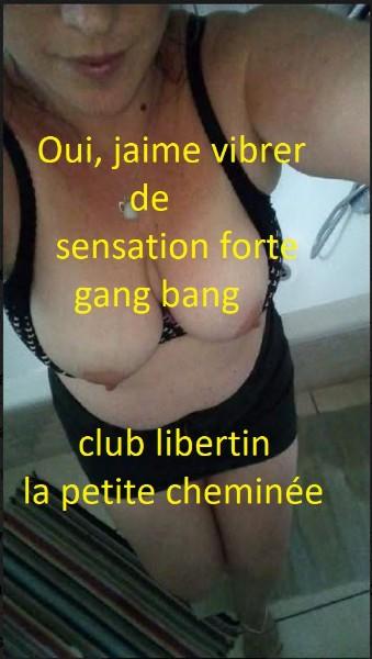 Virginie pour son premier gang bang à la petite cheminée espère croisé quelques charmant partenaire pour vibrer de toute sensation forte