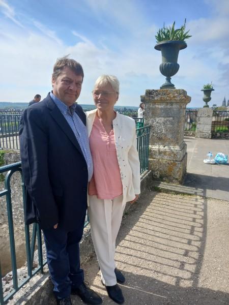 Couple de passage et de retour au club libertin La Petite Cheminée pour encore bien plus de piment.